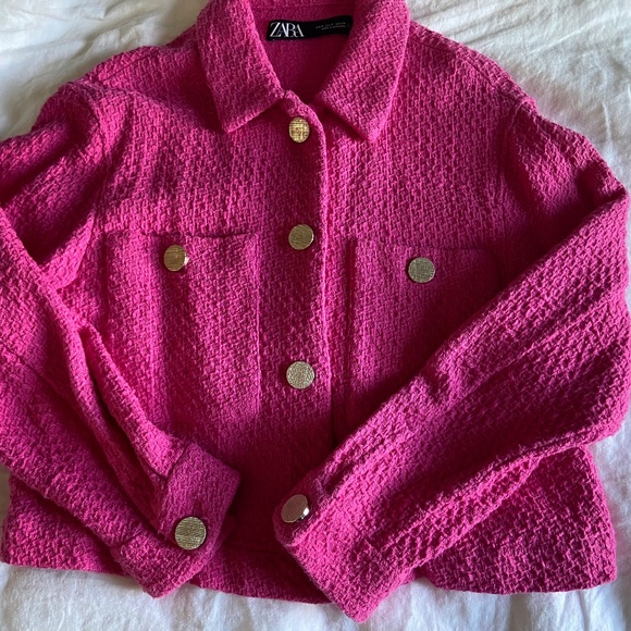 Pink cropped blazer with gold buttons - Picture 1 of 3